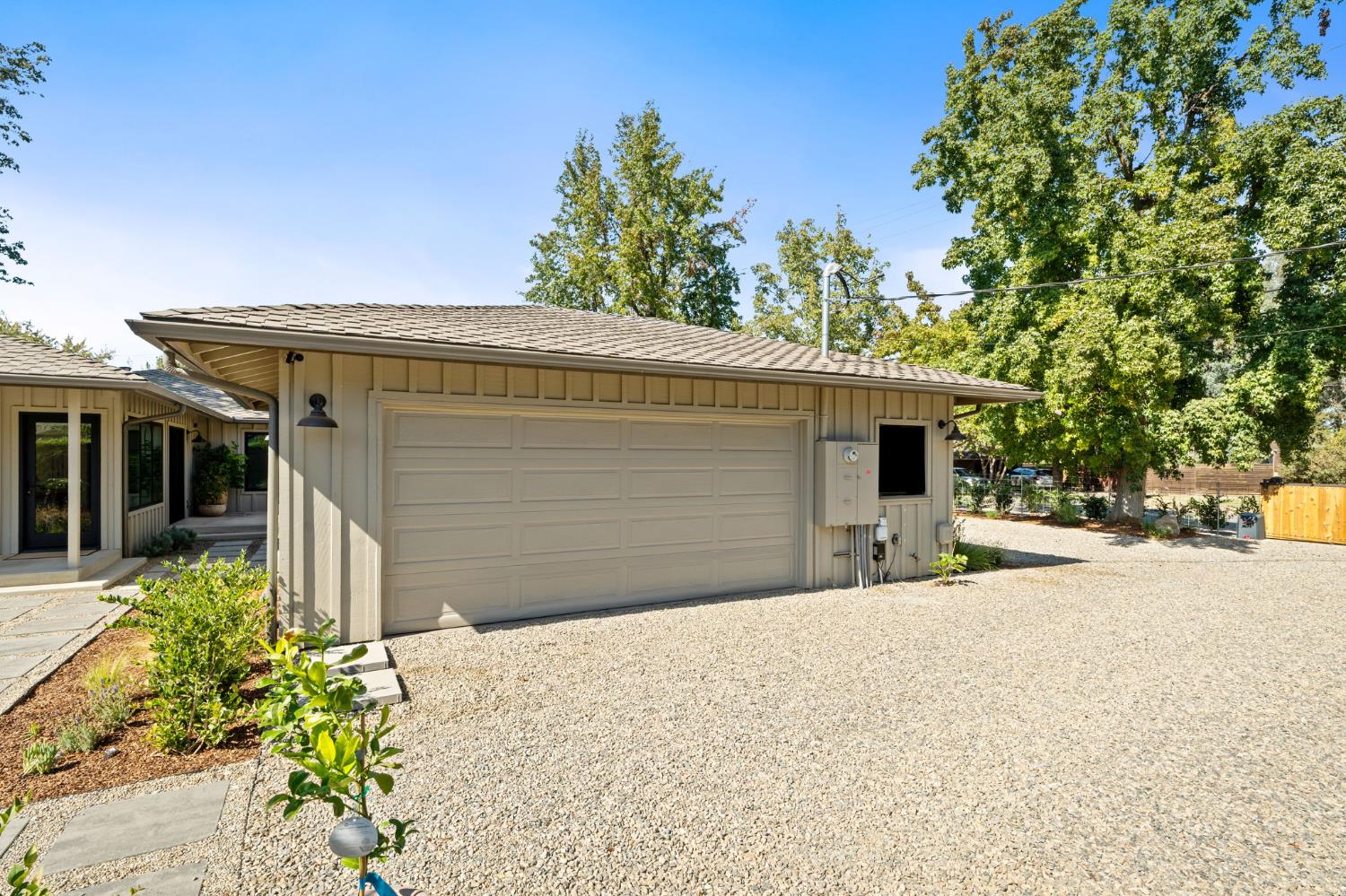 4933 N Wishon Ct, Fresno, CA 93704