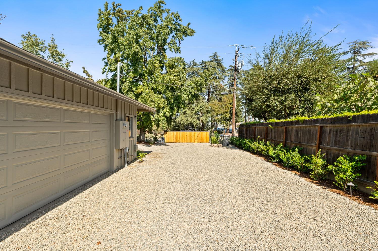 4933 N Wishon Ct, Fresno, CA 93704