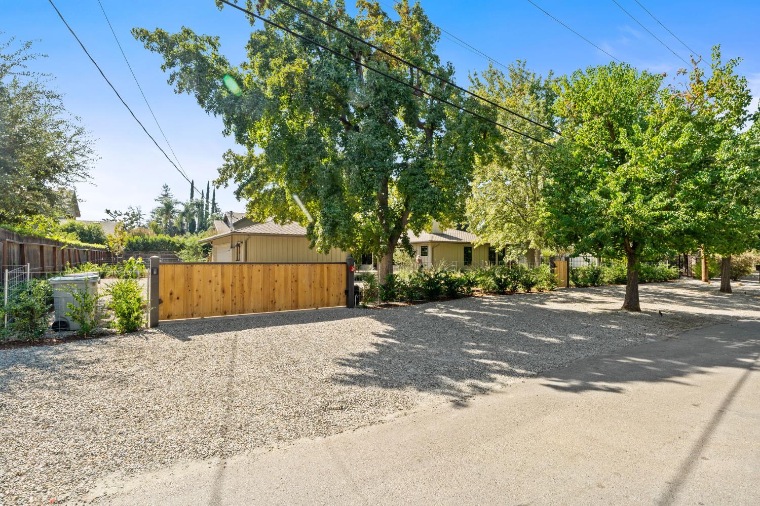 4933 N Wishon Ct, Fresno, CA 93704