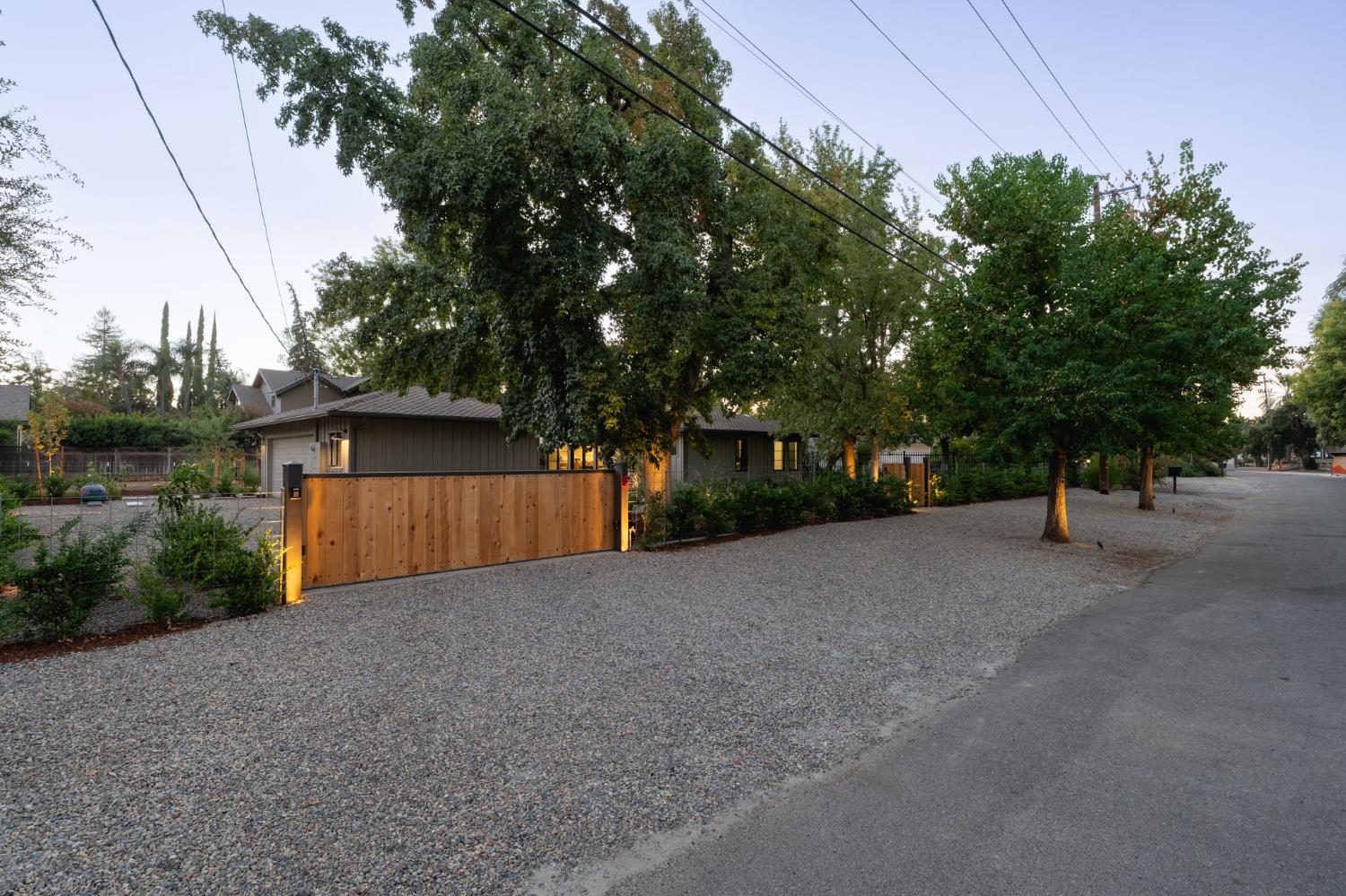 4933 N Wishon Ct, Fresno, CA 93704