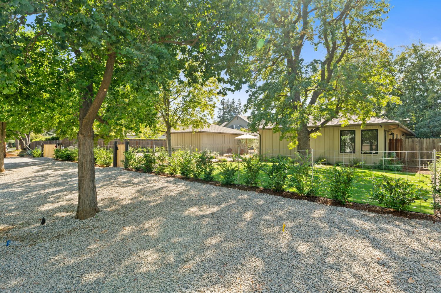 4933 N Wishon Ct, Fresno, CA 93704
