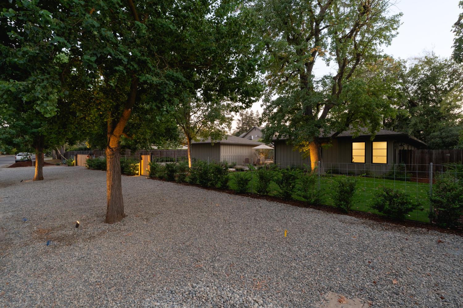 4933 N Wishon Ct, Fresno, CA 93704