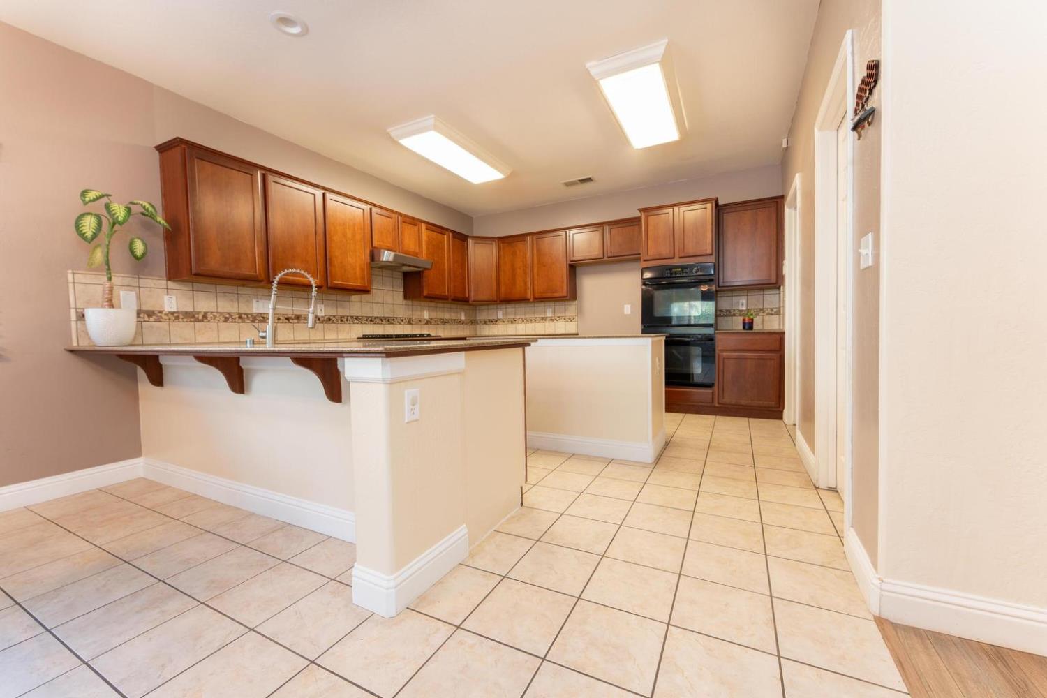 2945 S Arkle St, Visalia, CA 93292