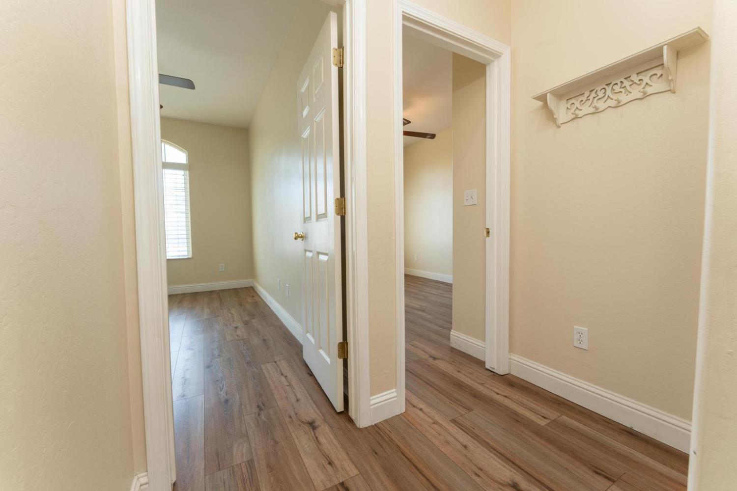 2945 S Arkle St, Visalia, CA 93292