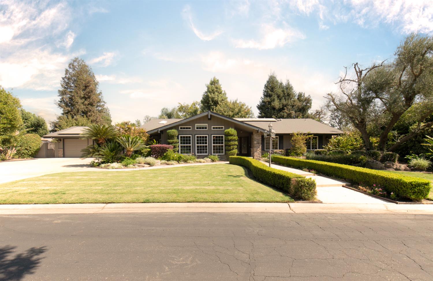 7402 N Benedict Ave, Fresno, CA 93711