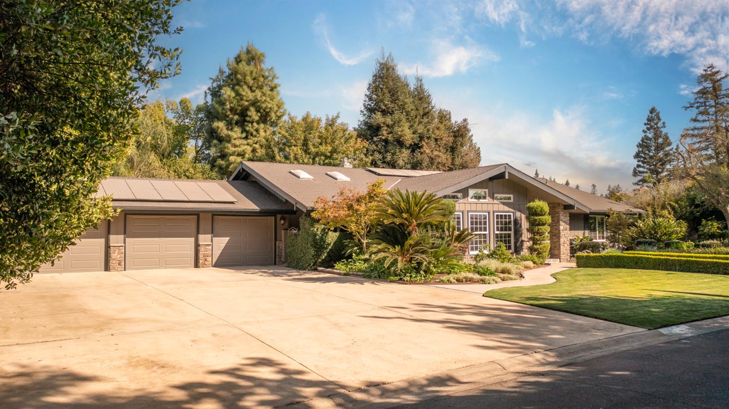 7402 N Benedict Ave, Fresno, CA 93711