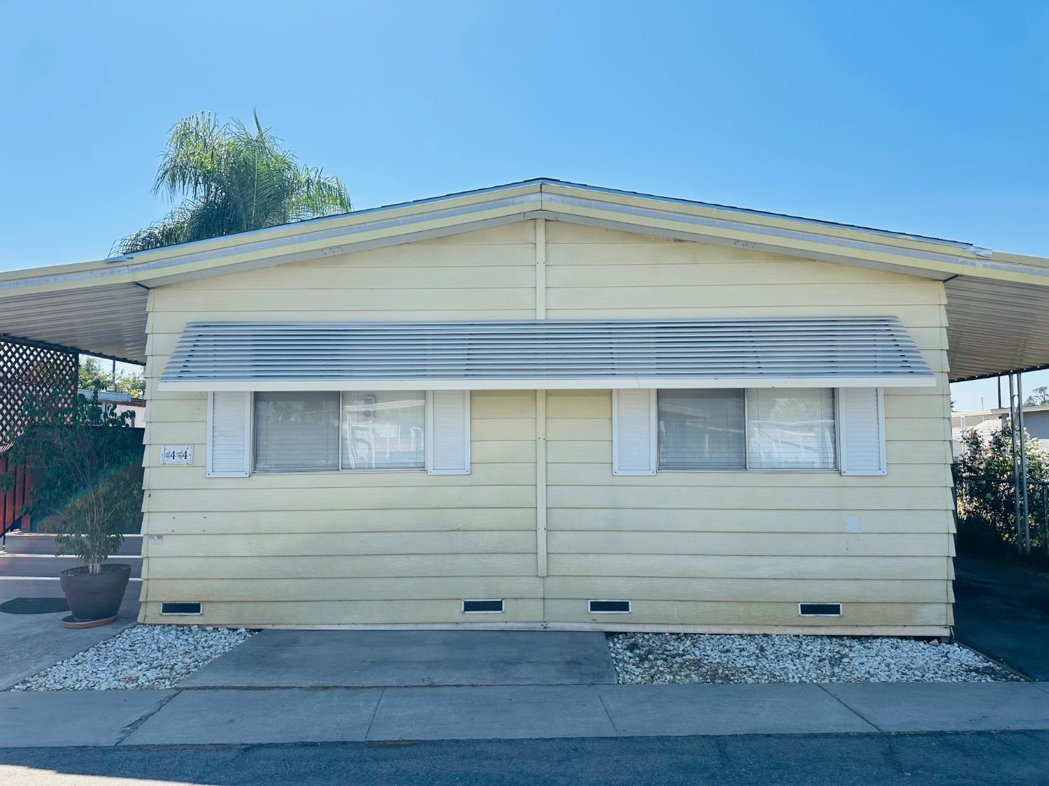 7676 N Fresno #44, Fresno, CA 93720