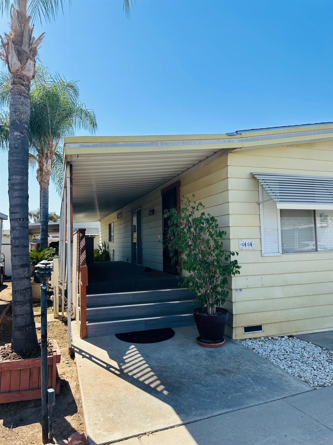 7676 N Fresno #44, Fresno, CA 93720