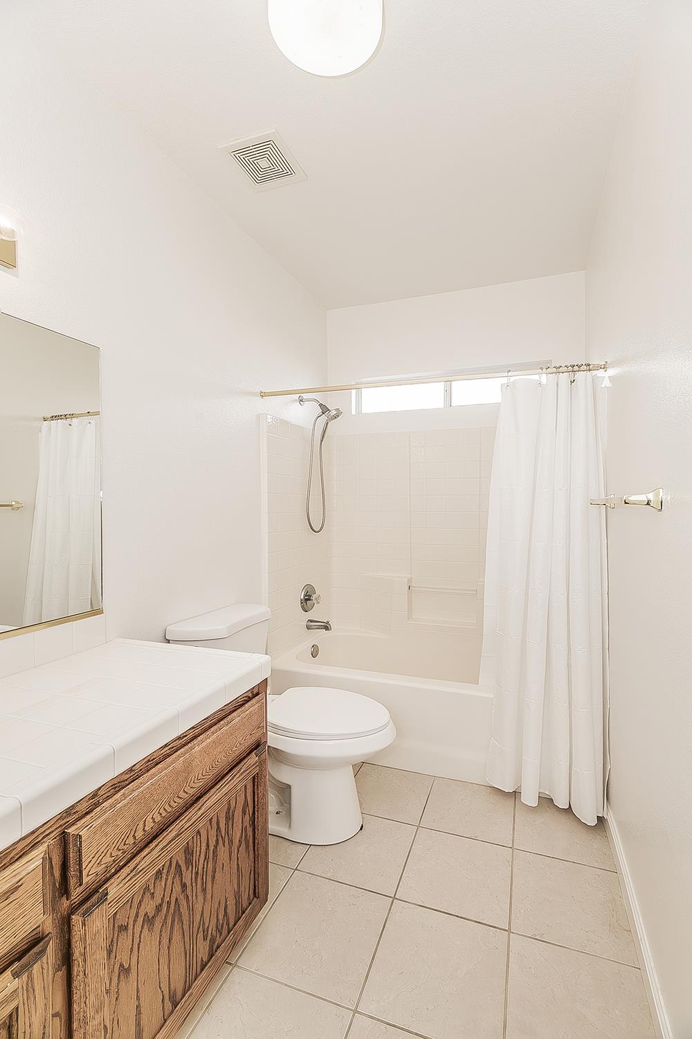 7275 N Recreation Ave, Fresno, CA 93720