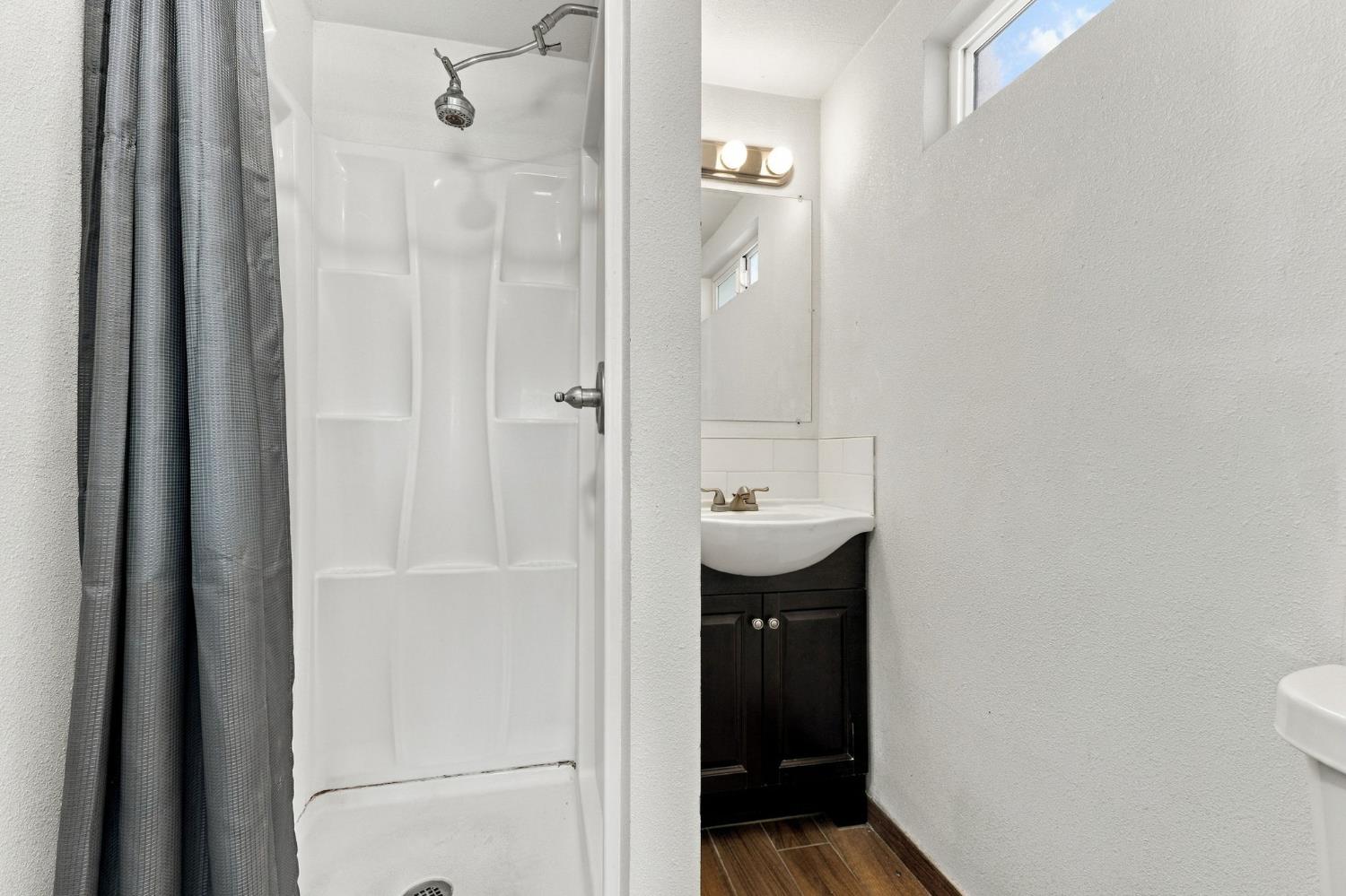 915 Sonora St, Madera, CA 93638