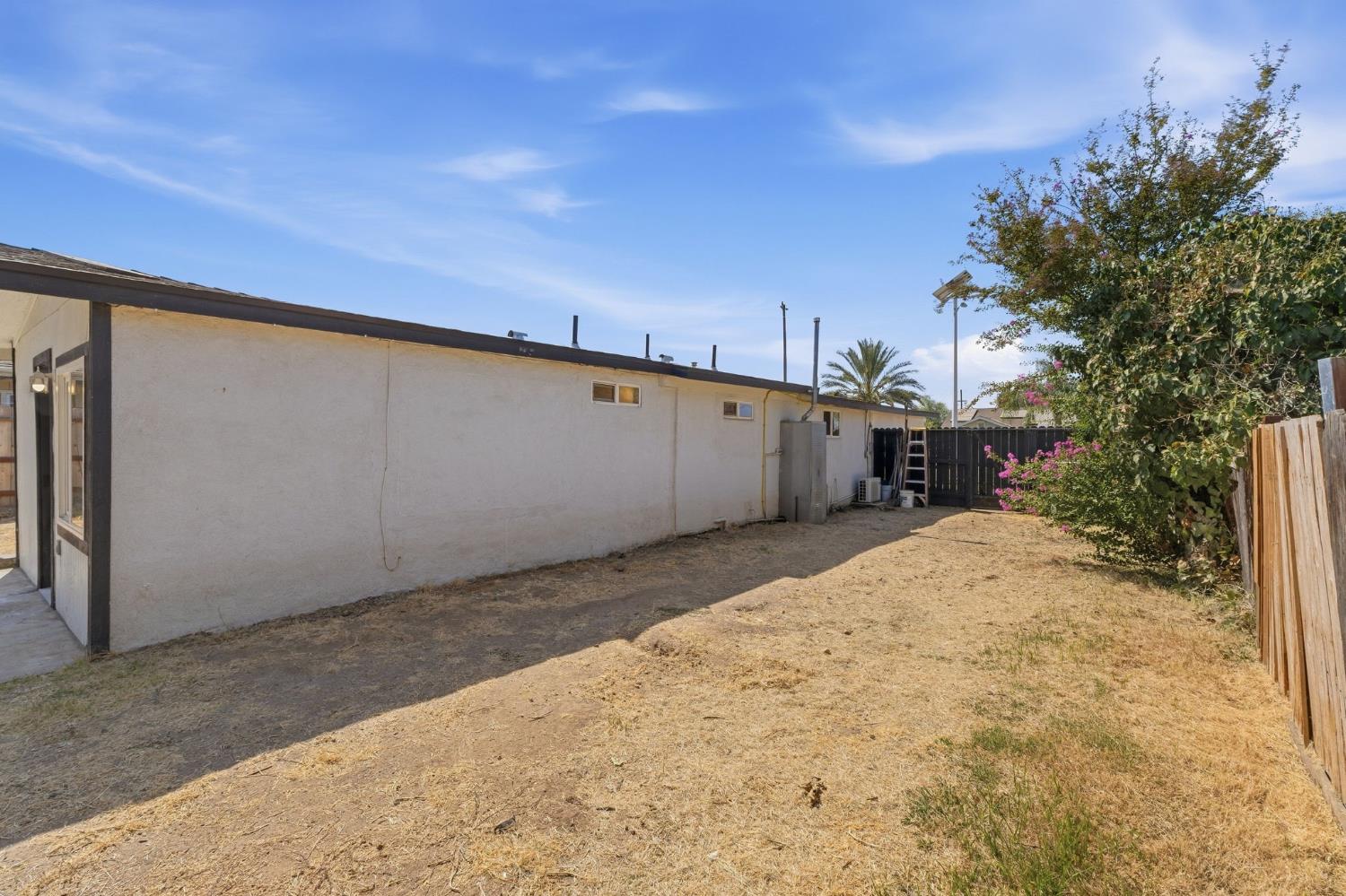 915 Sonora St, Madera, CA 93638