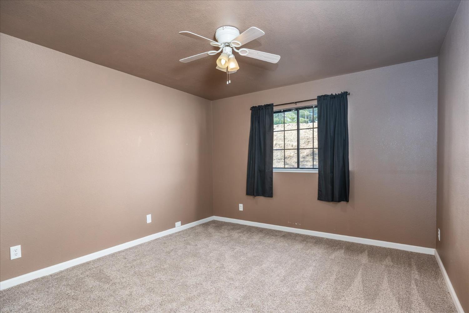 28891 Crystal Springs Ct, Coarsegold, CA 93614