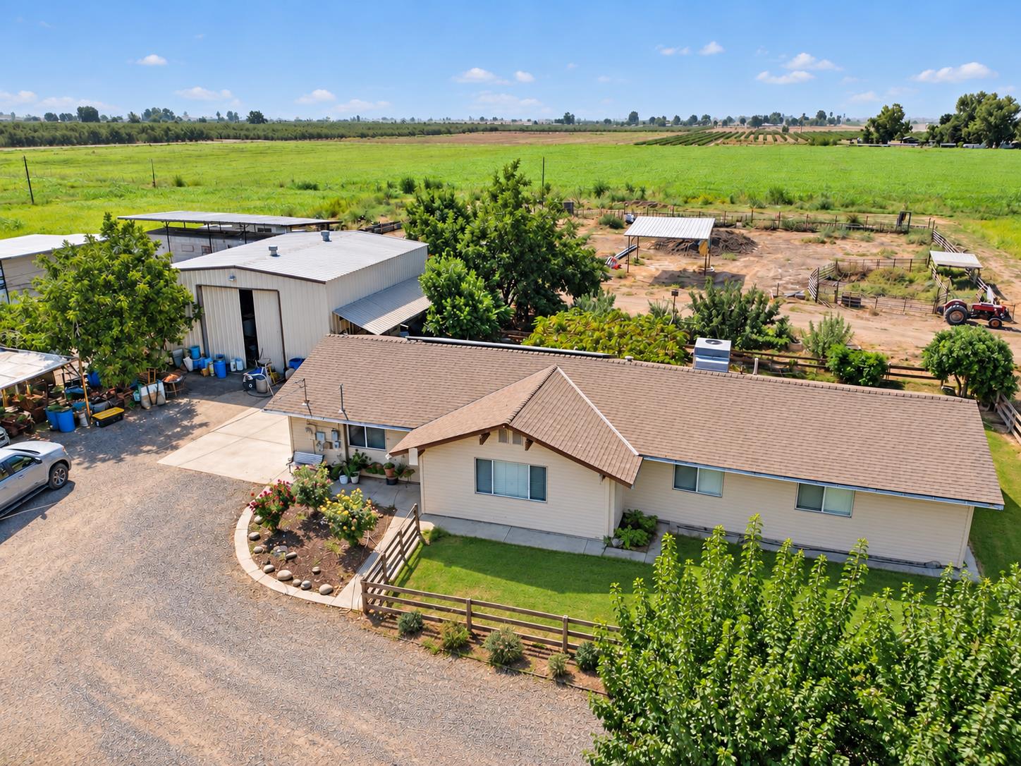 875 W Laguna Ave, Riverdale, CA 93656
