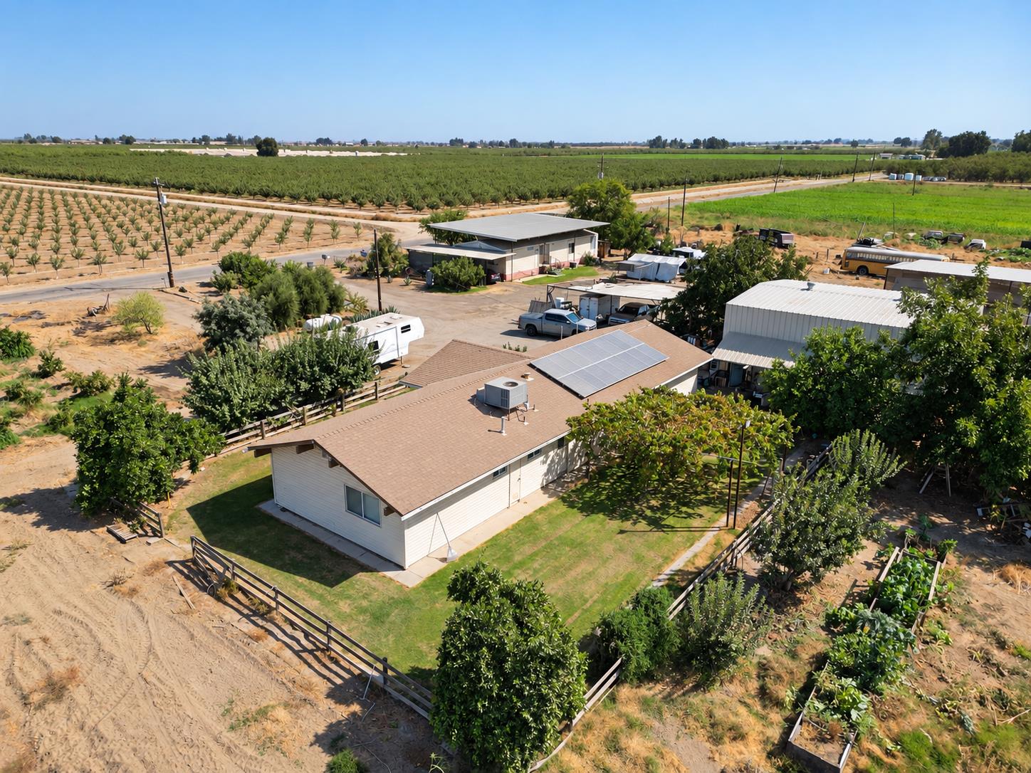 875 W Laguna Ave, Riverdale, CA 93656