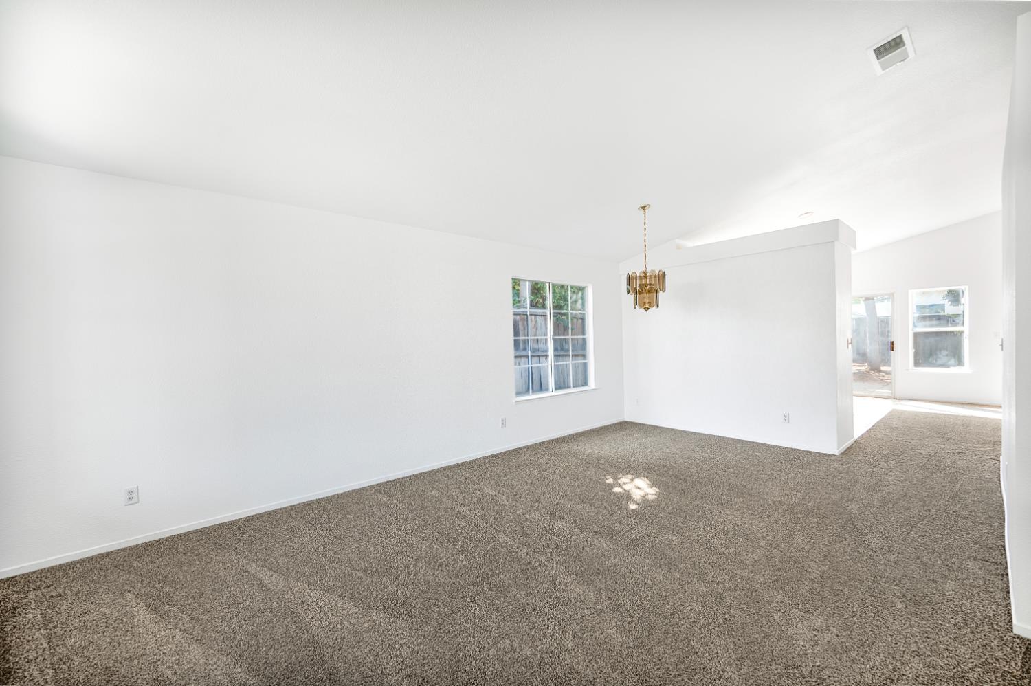 5639 W Indianapolis Ave, Fresno, CA 93722