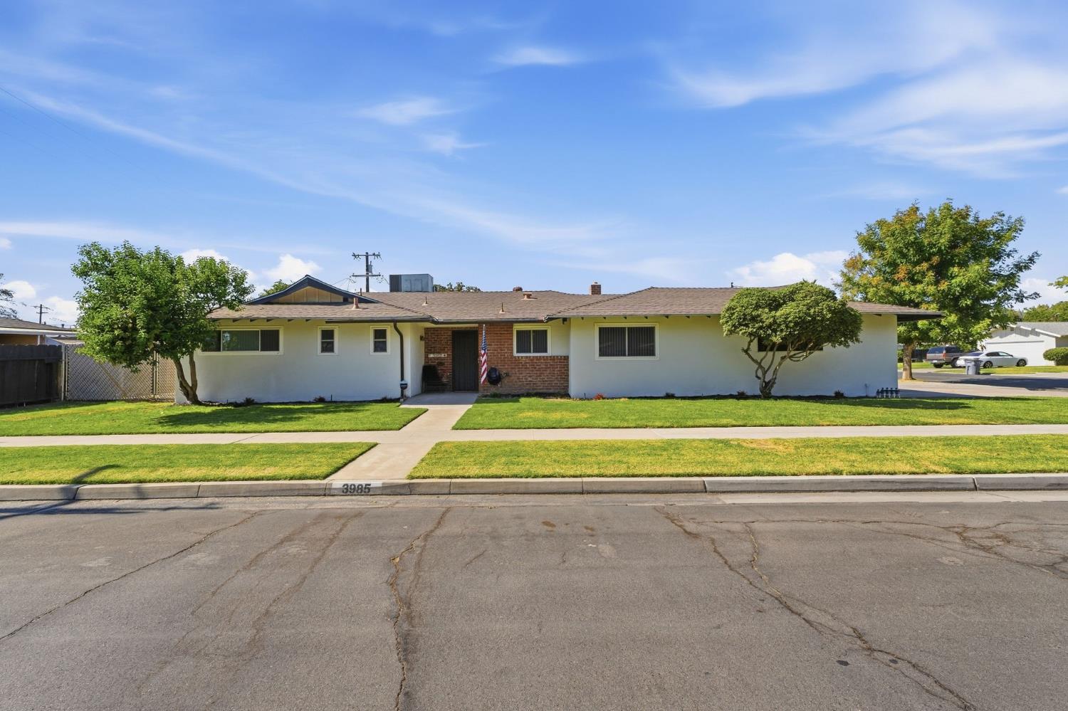 3985 N Tollhouse Rd, Fresno, CA 93726