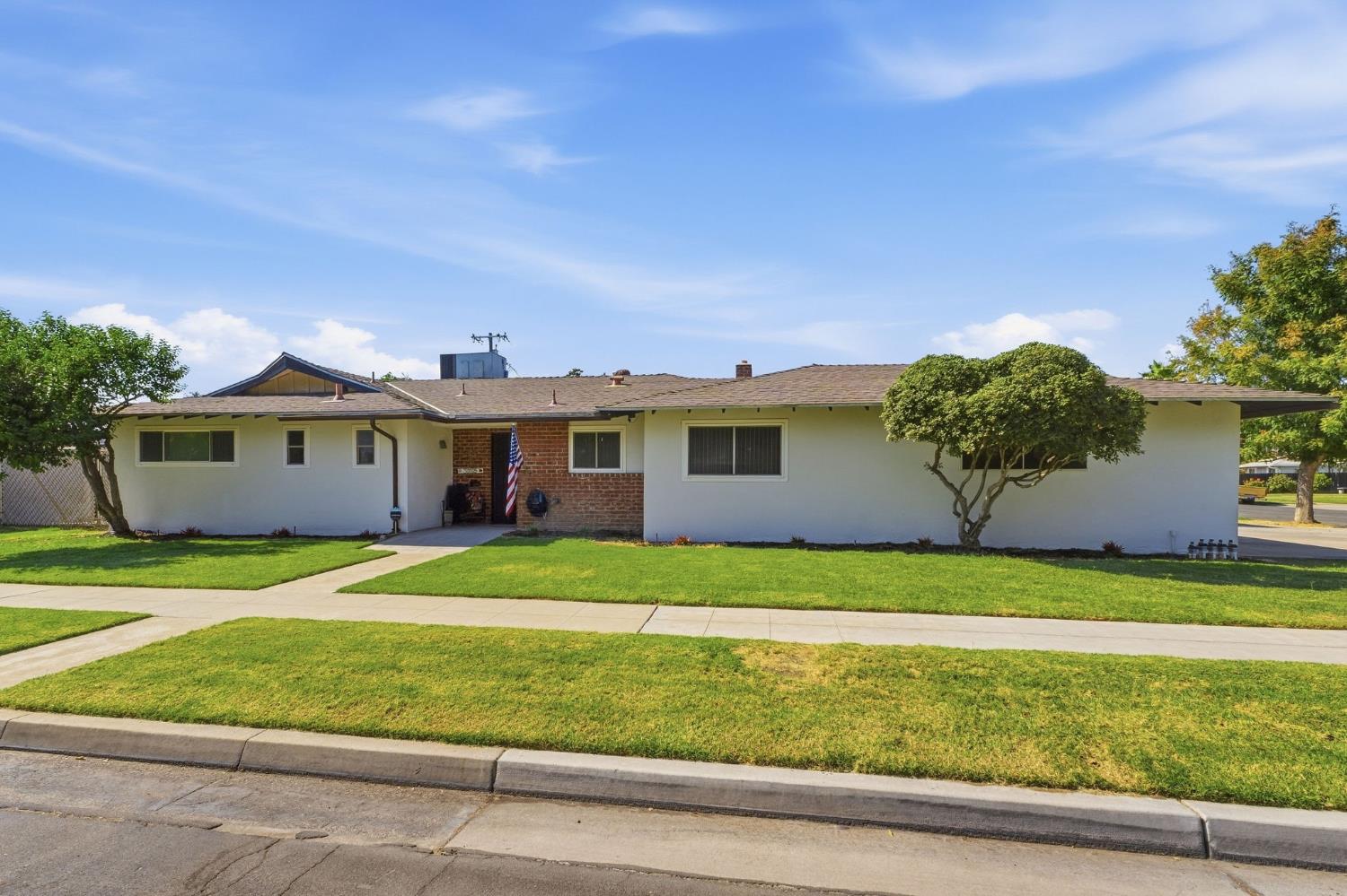 3985 N Tollhouse Rd, Fresno, CA 93726