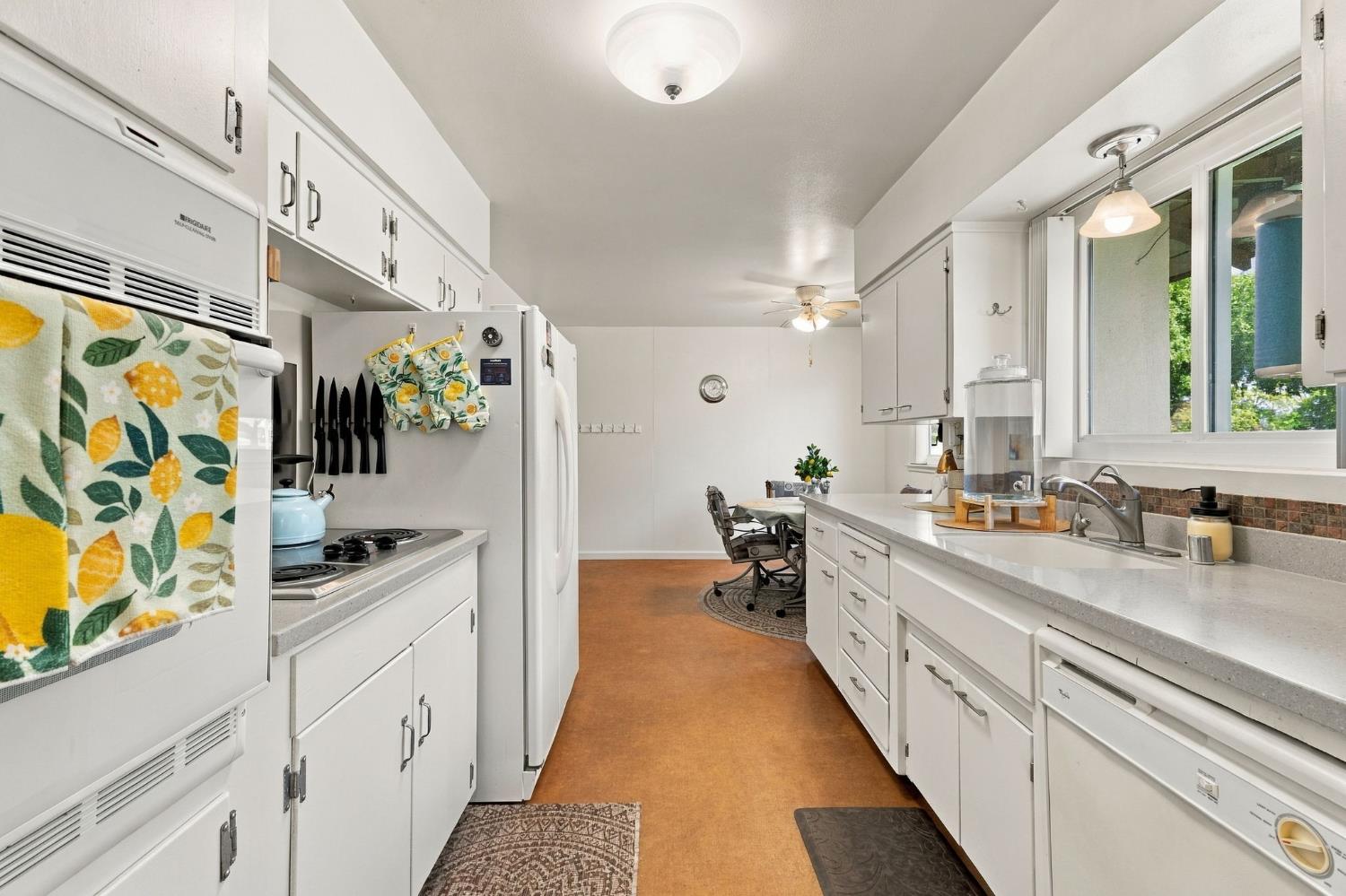 3985 N Tollhouse Rd, Fresno, CA 93726