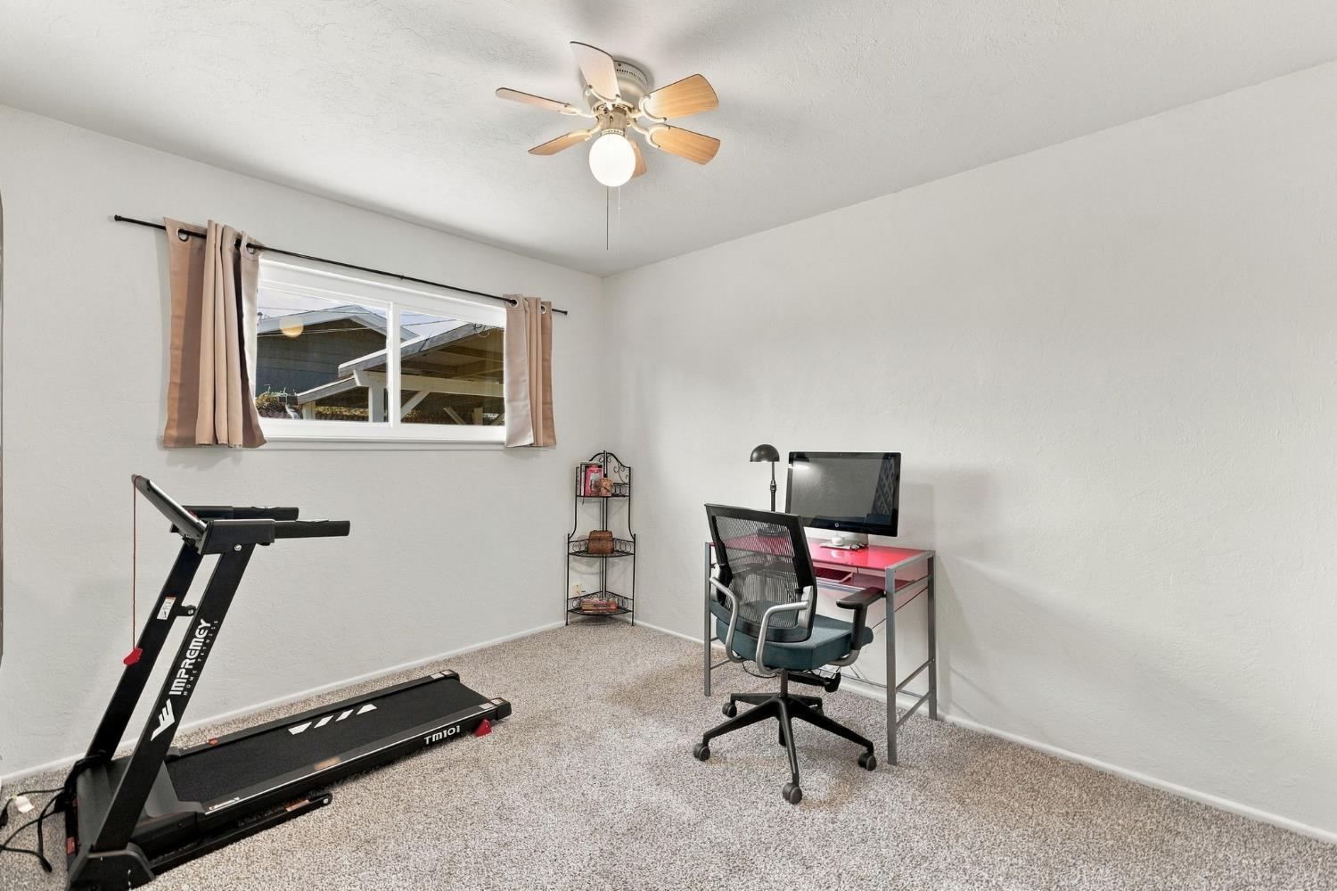 3985 N Tollhouse Rd, Fresno, CA 93726