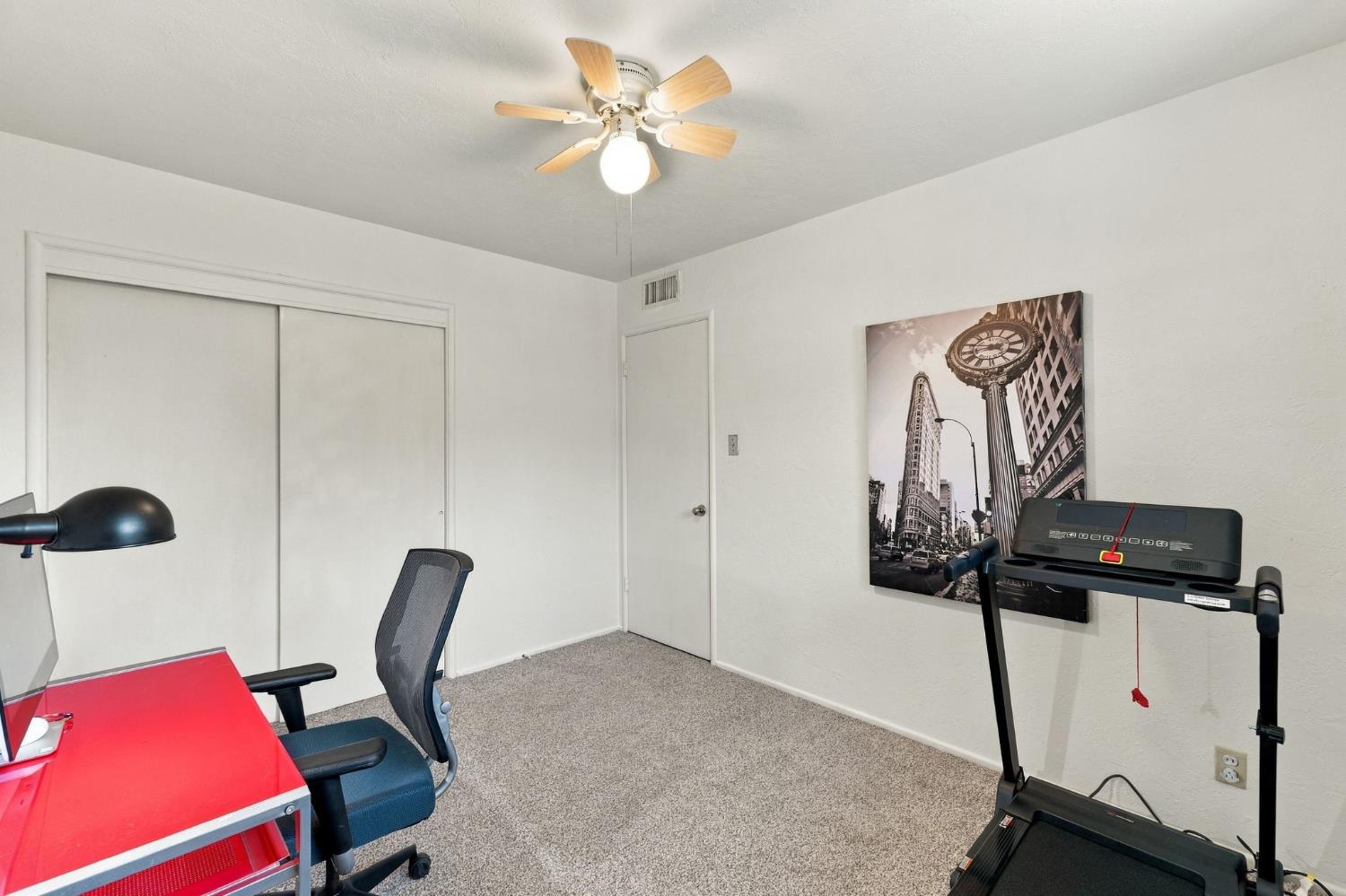3985 N Tollhouse Rd, Fresno, CA 93726