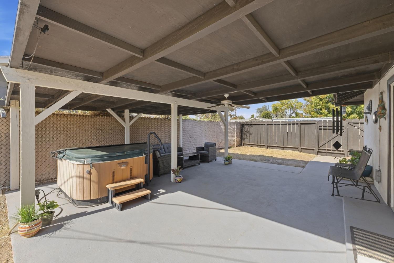 3985 N Tollhouse Rd, Fresno, CA 93726