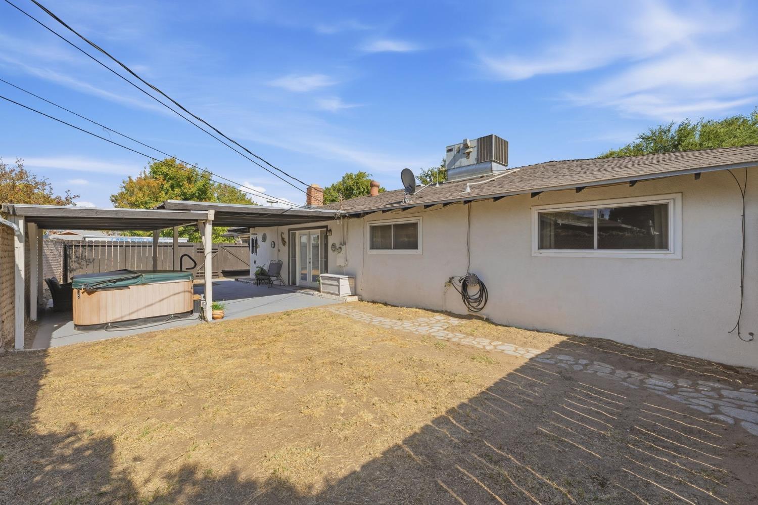 3985 N Tollhouse Rd, Fresno, CA 93726