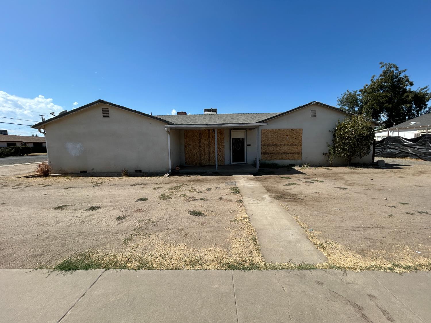 261 11Th St, Orange Cove, CA 93646