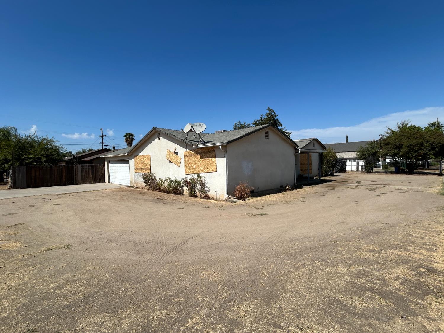 261 11Th St, Orange Cove, CA 93646