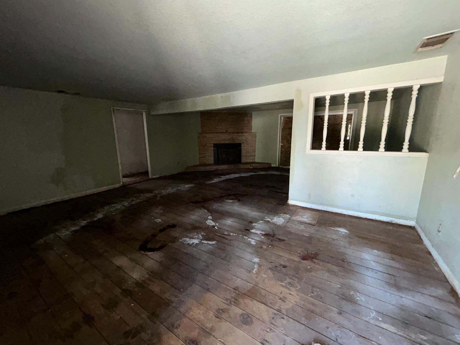 261 11Th St, Orange Cove, CA 93646