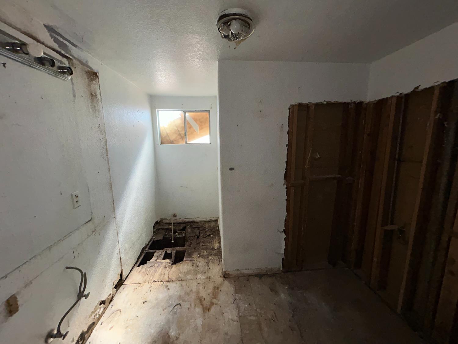 261 11Th St, Orange Cove, CA 93646