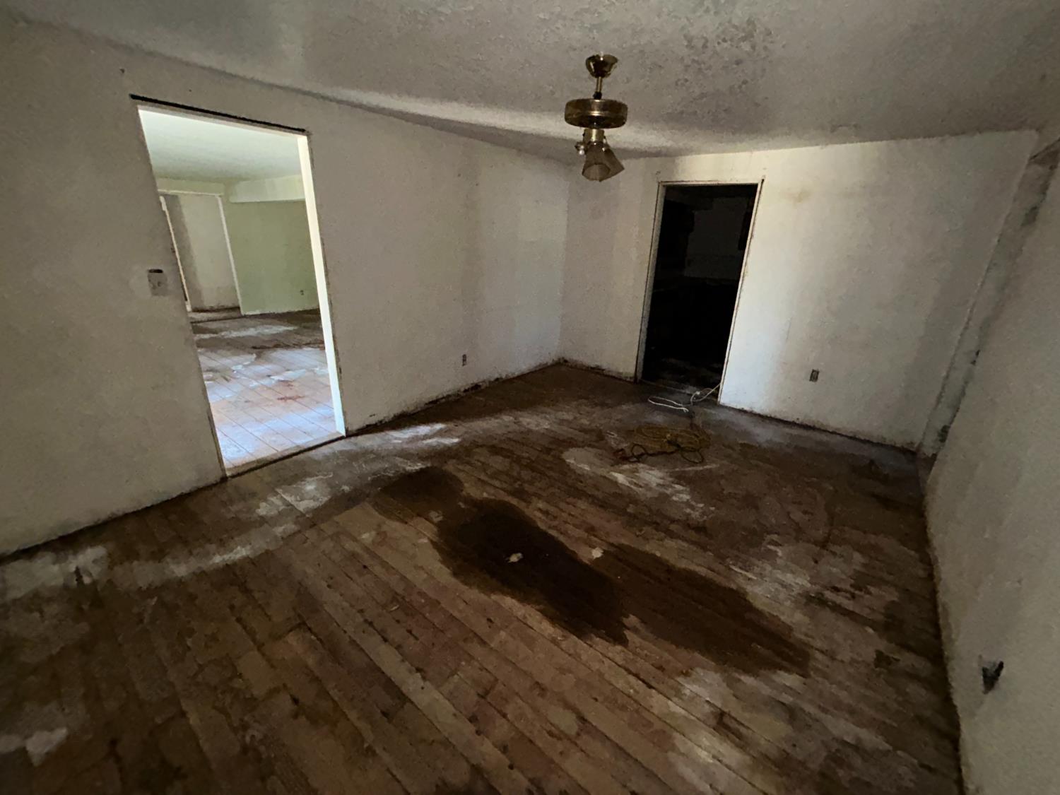 261 11Th St, Orange Cove, CA 93646