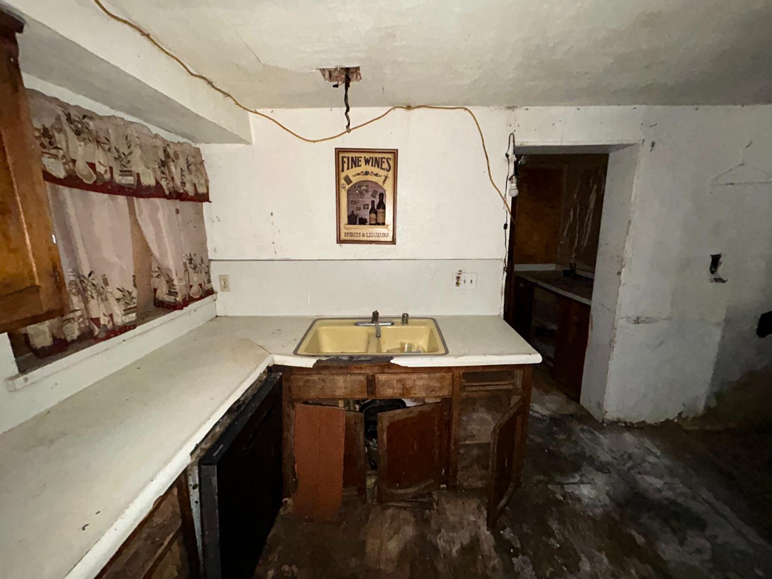 261 11Th St, Orange Cove, CA 93646