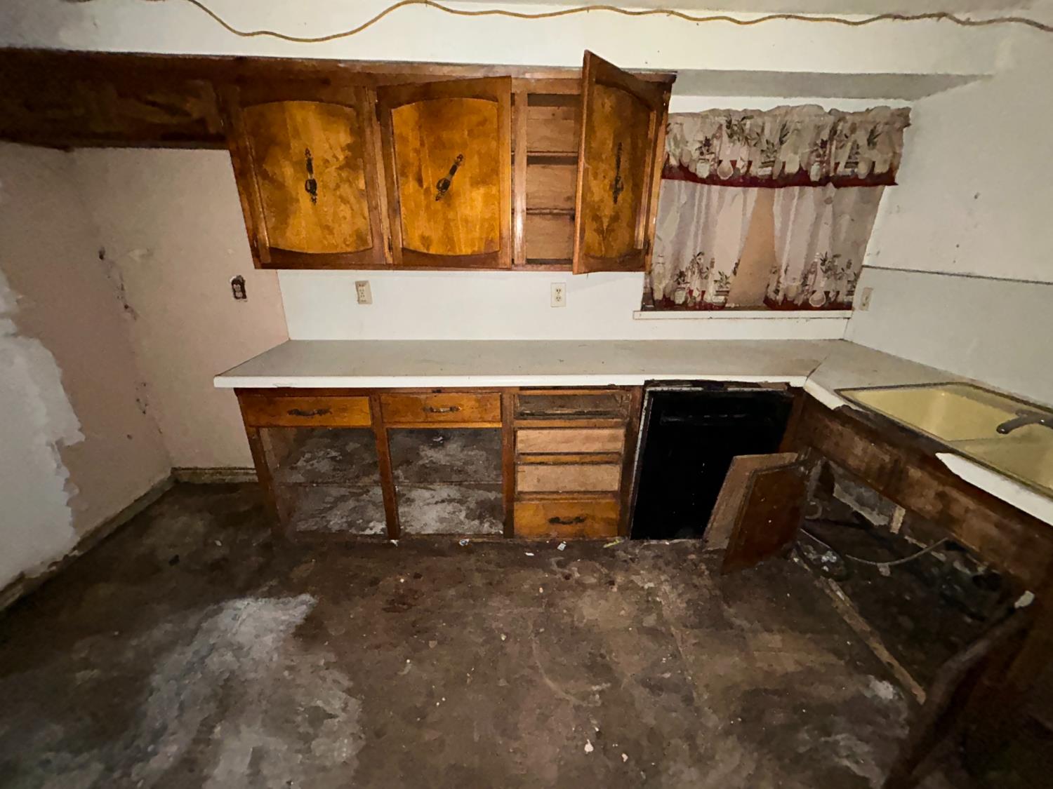 261 11Th St, Orange Cove, CA 93646