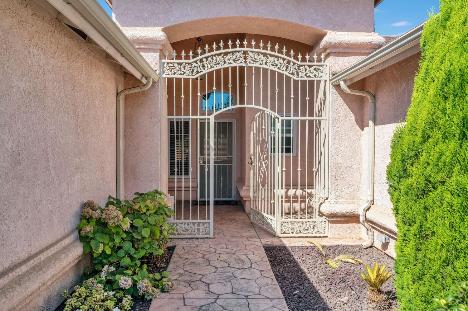 1030 Imperial Dr, Madera, CA 93637