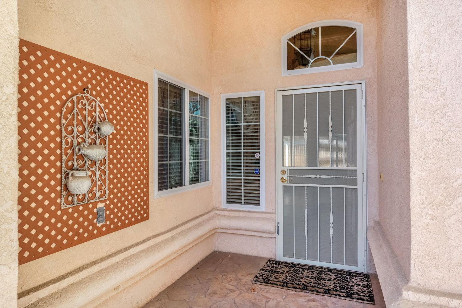 1030 Imperial Dr, Madera, CA 93637