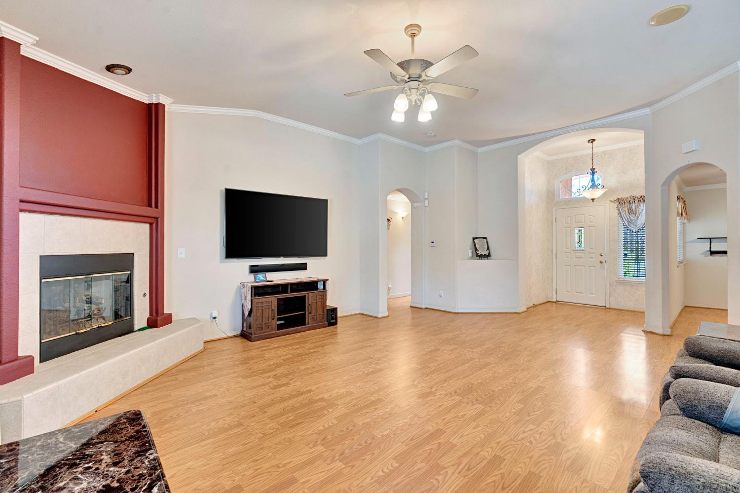 1030 Imperial Dr, Madera, CA 93637