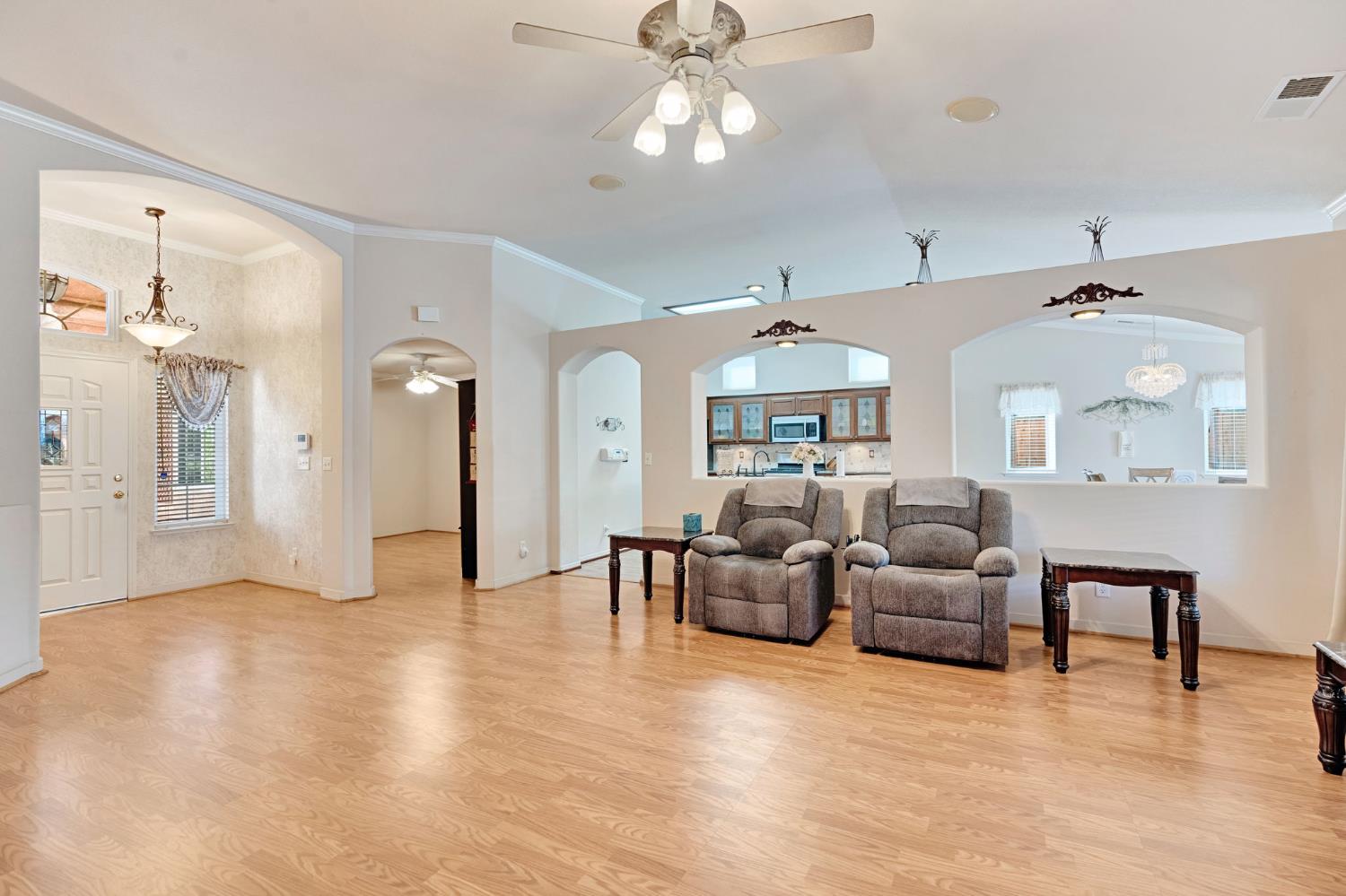 1030 Imperial Dr, Madera, CA 93637