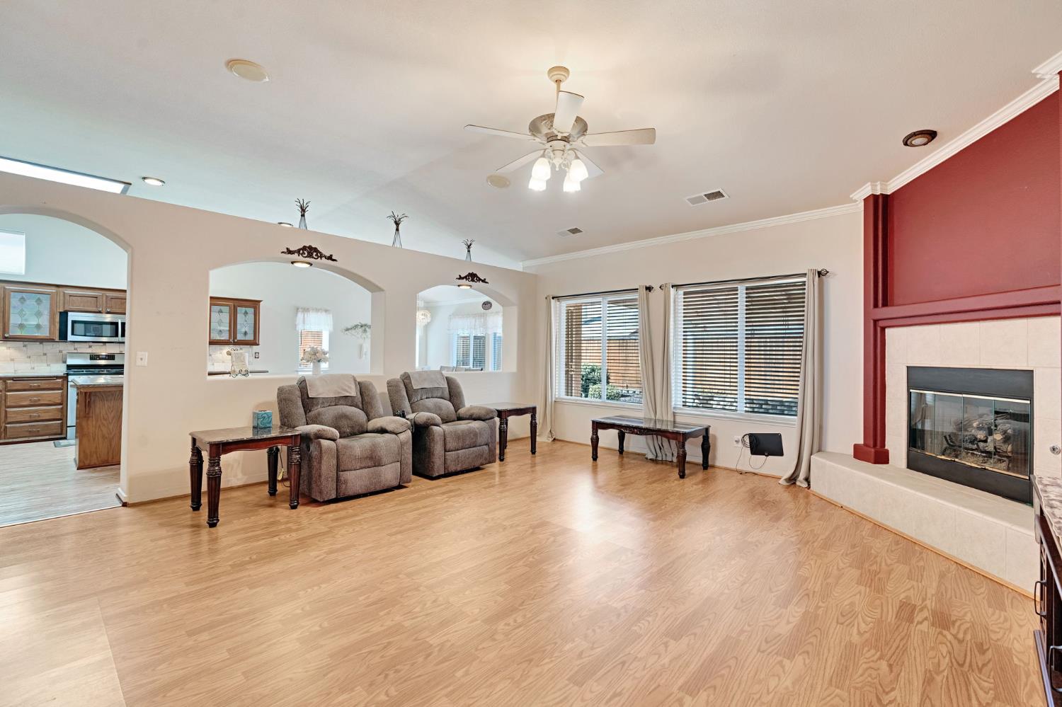 1030 Imperial Dr, Madera, CA 93637