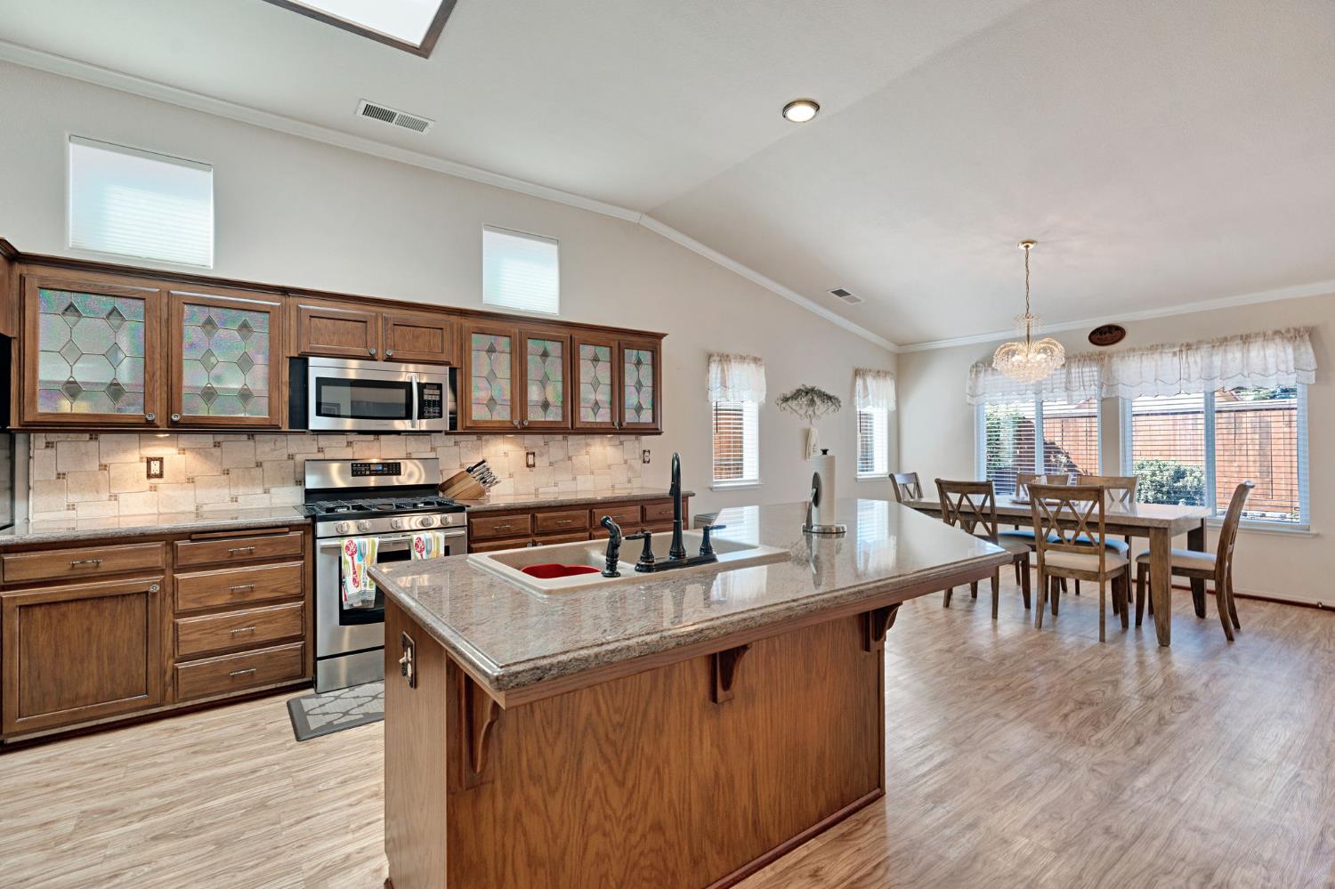 1030 Imperial Dr, Madera, CA 93637