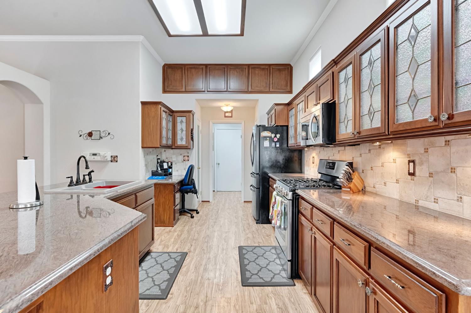 1030 Imperial Dr, Madera, CA 93637