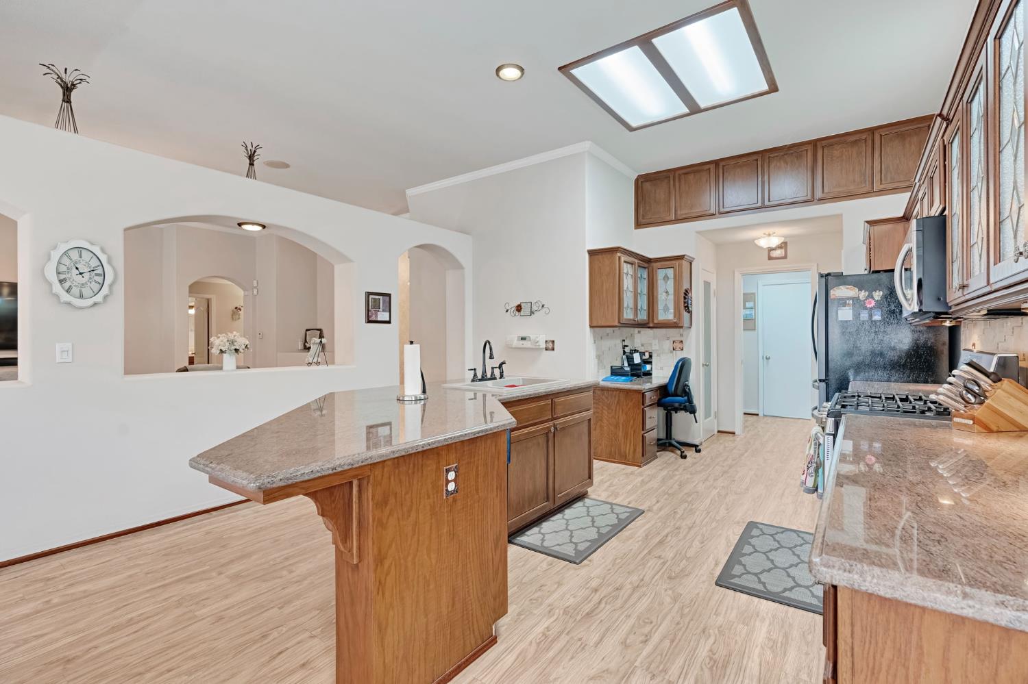 1030 Imperial Dr, Madera, CA 93637