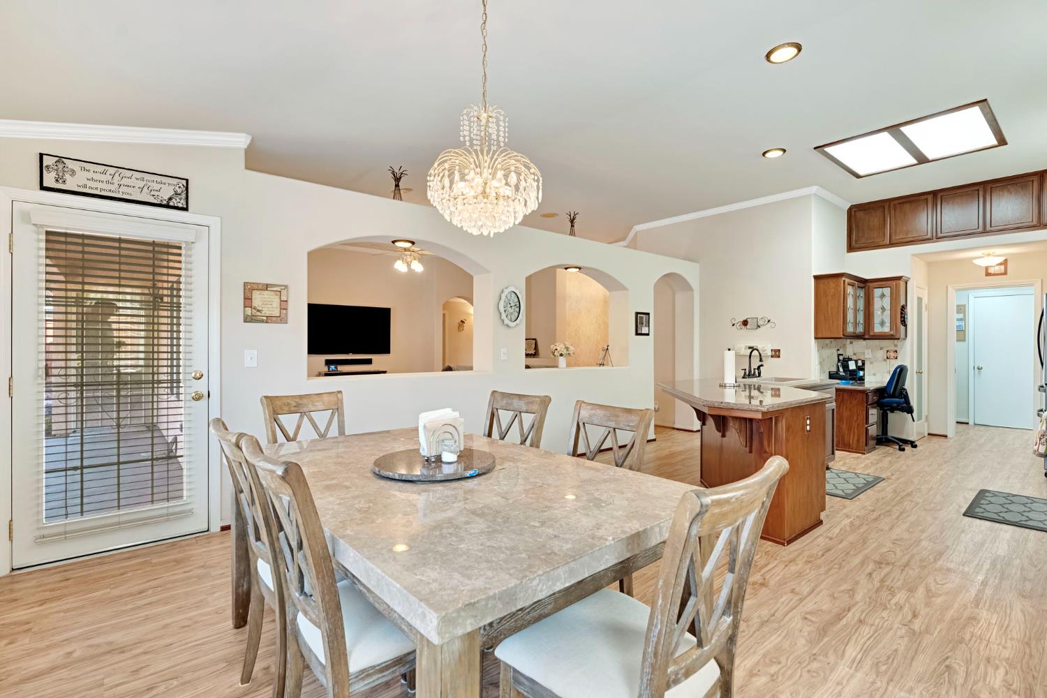 1030 Imperial Dr, Madera, CA 93637