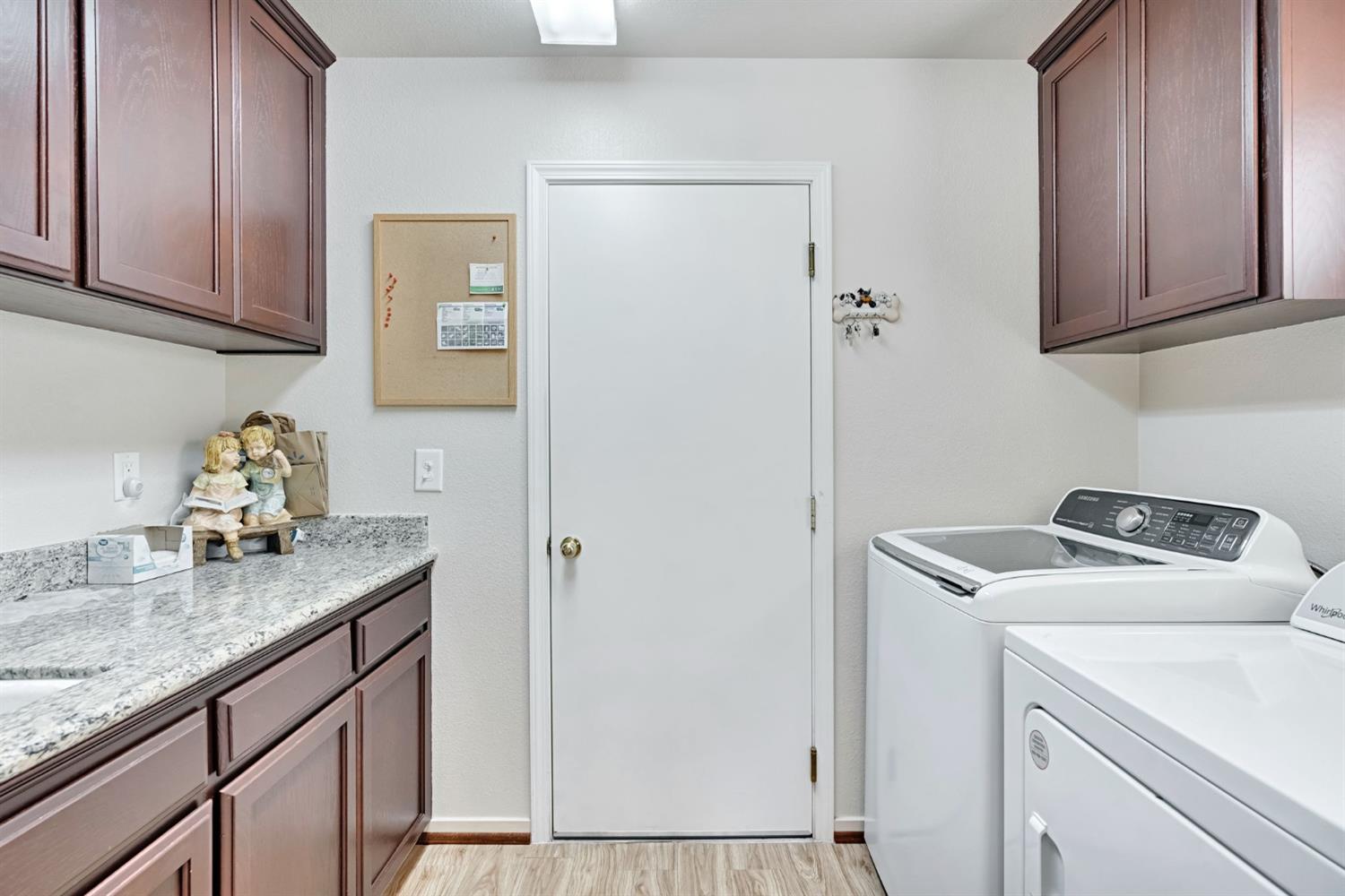 1030 Imperial Dr, Madera, CA 93637