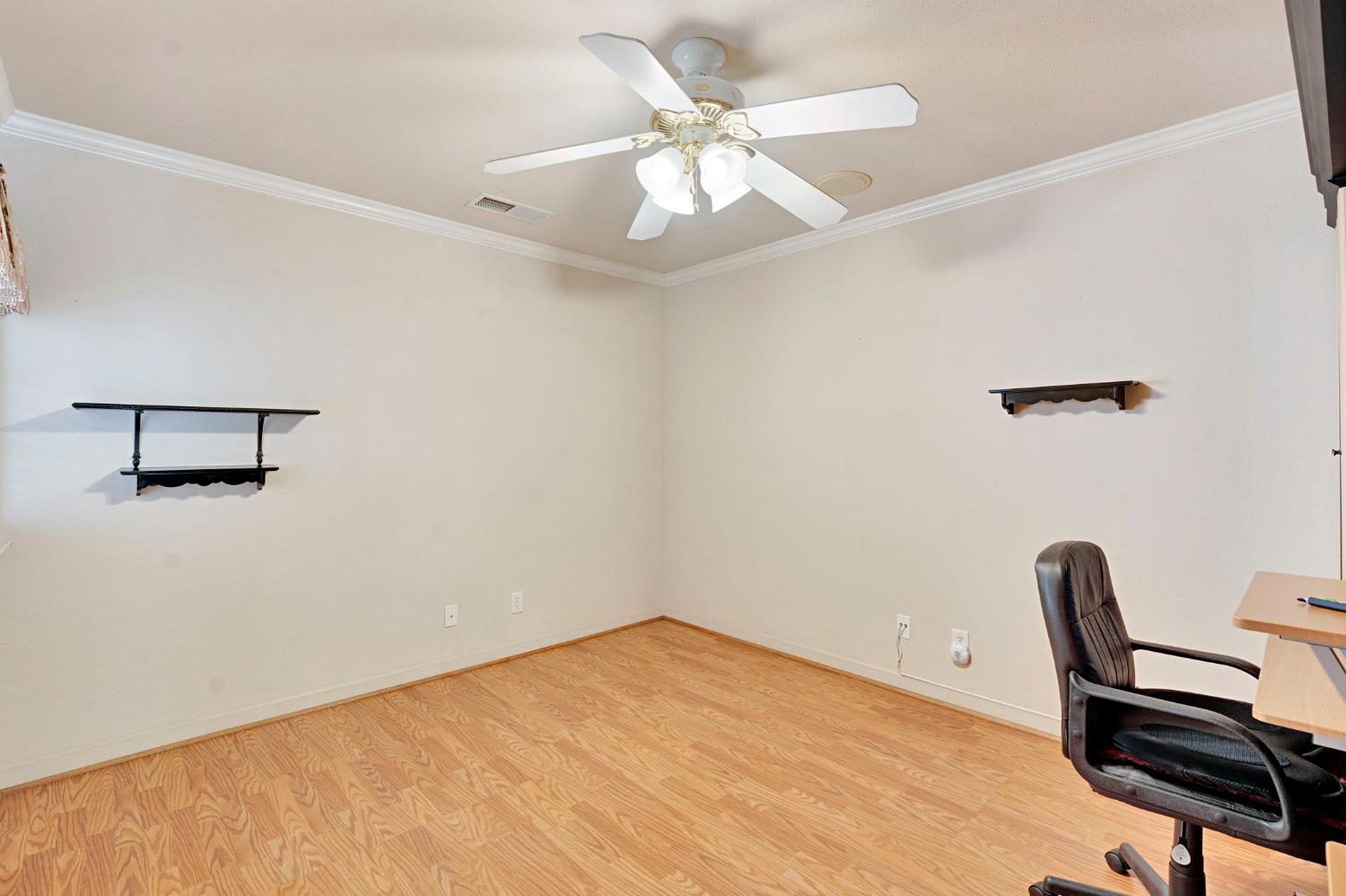 1030 Imperial Dr, Madera, CA 93637
