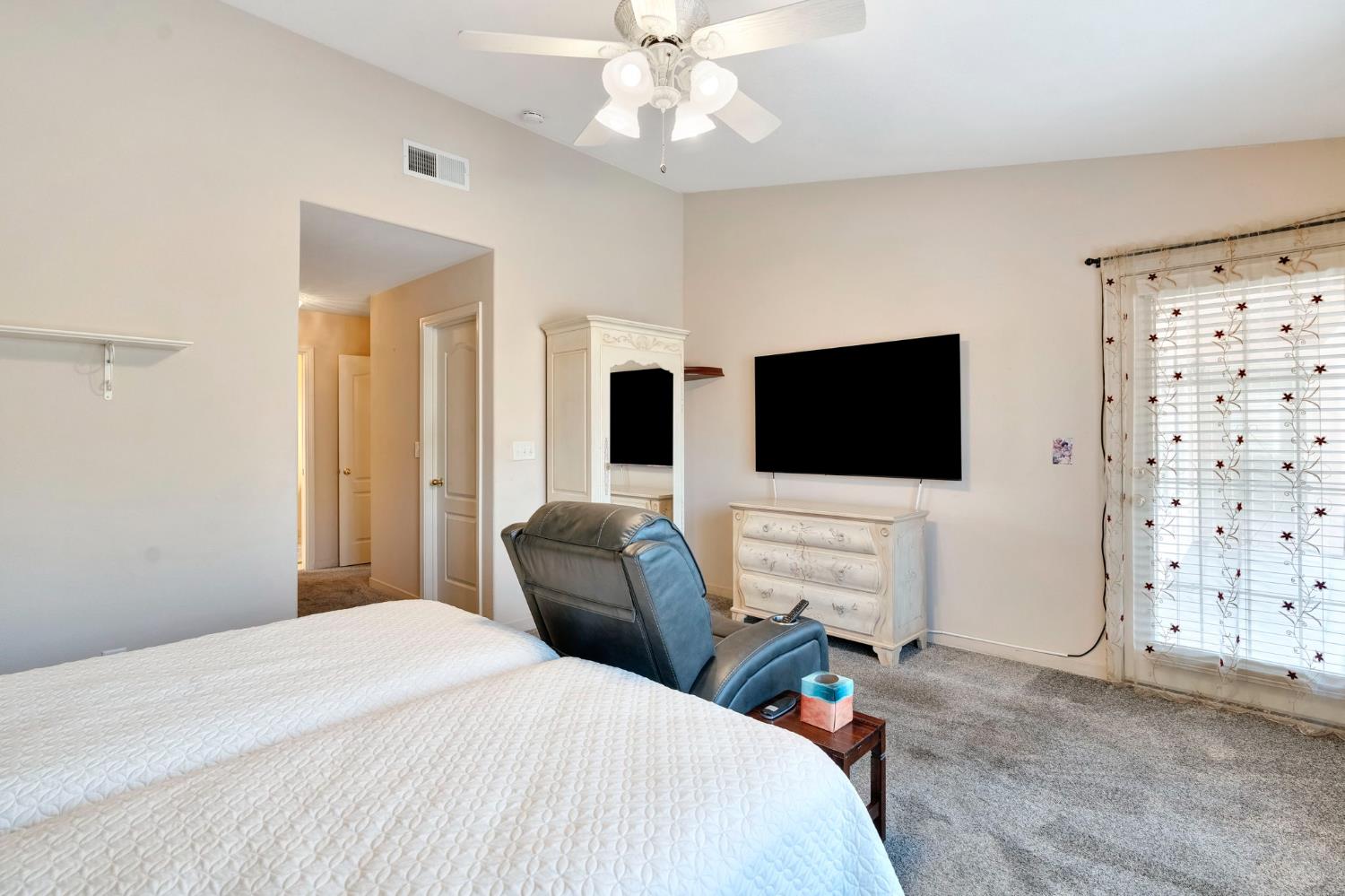 1030 Imperial Dr, Madera, CA 93637