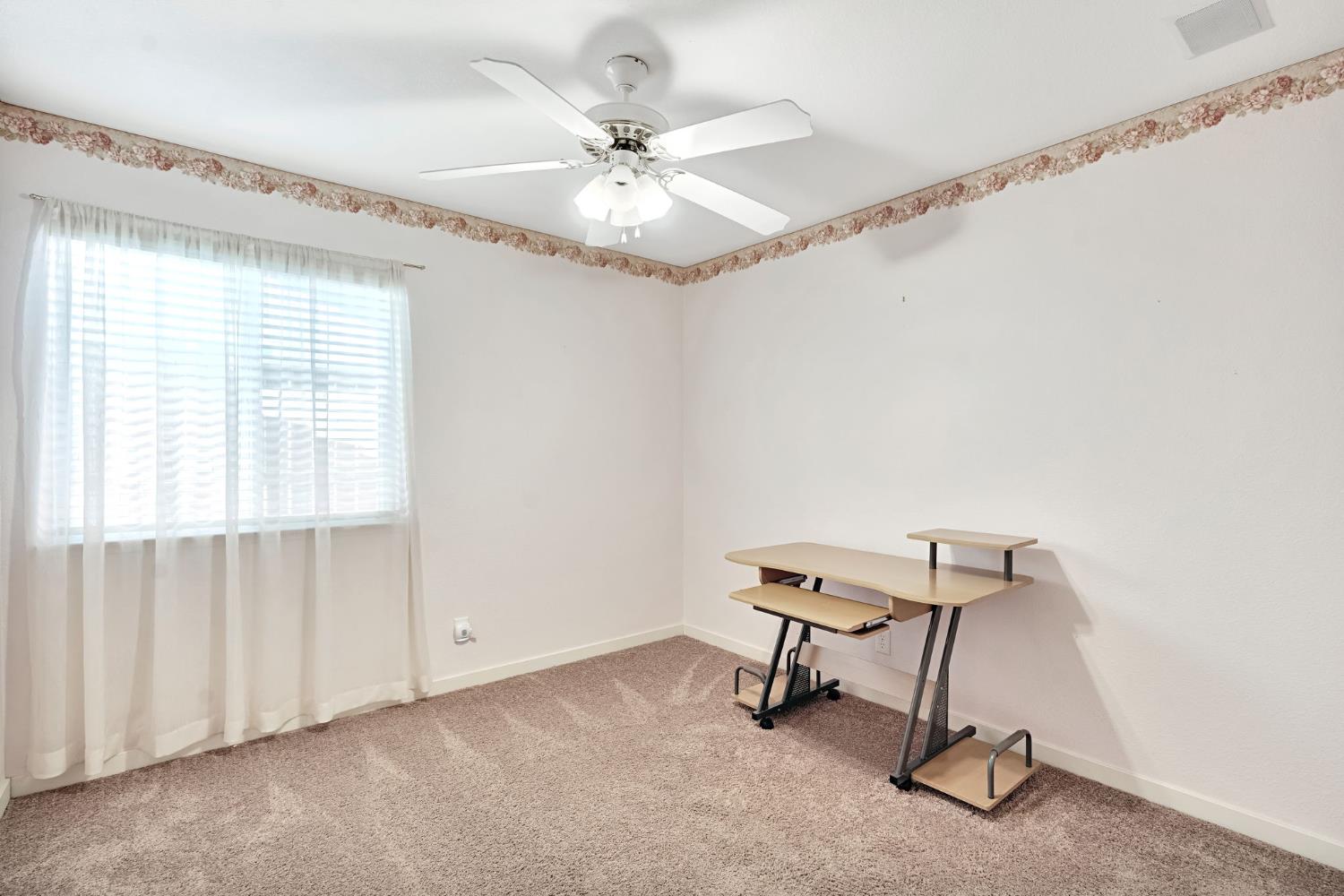 1030 Imperial Dr, Madera, CA 93637