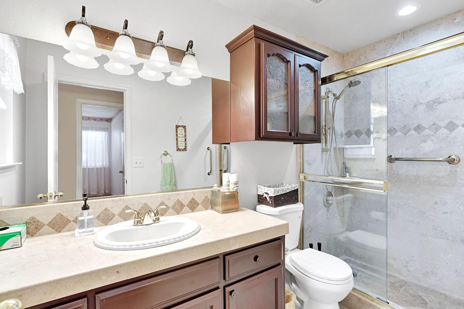 1030 Imperial Dr, Madera, CA 93637
