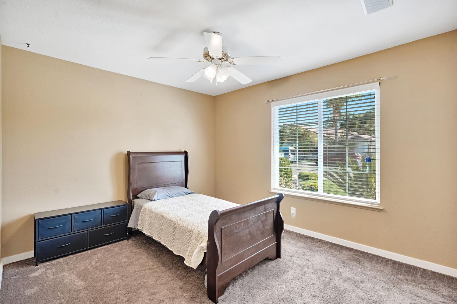 1030 Imperial Dr, Madera, CA 93637