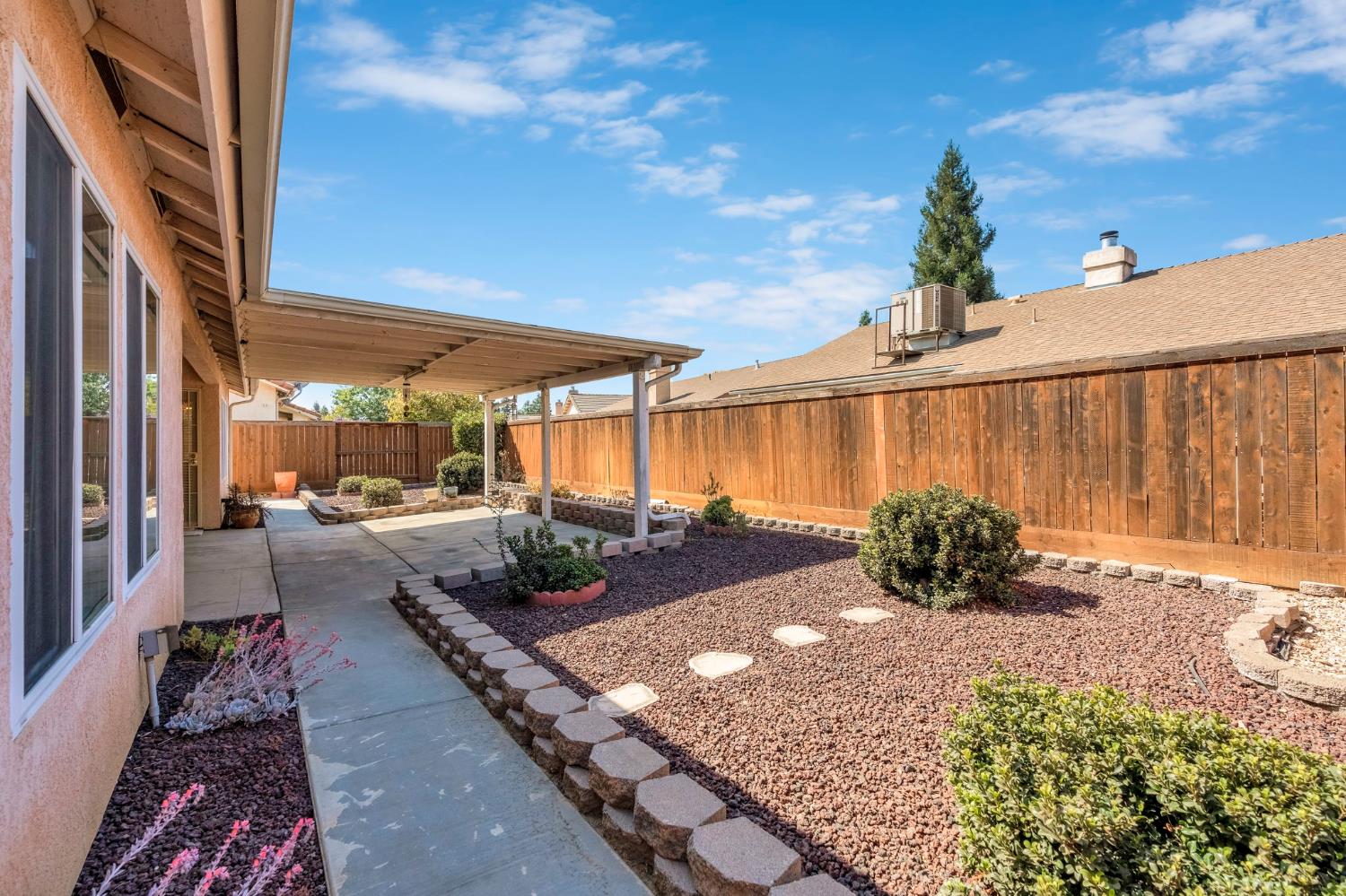 1030 Imperial Dr, Madera, CA 93637