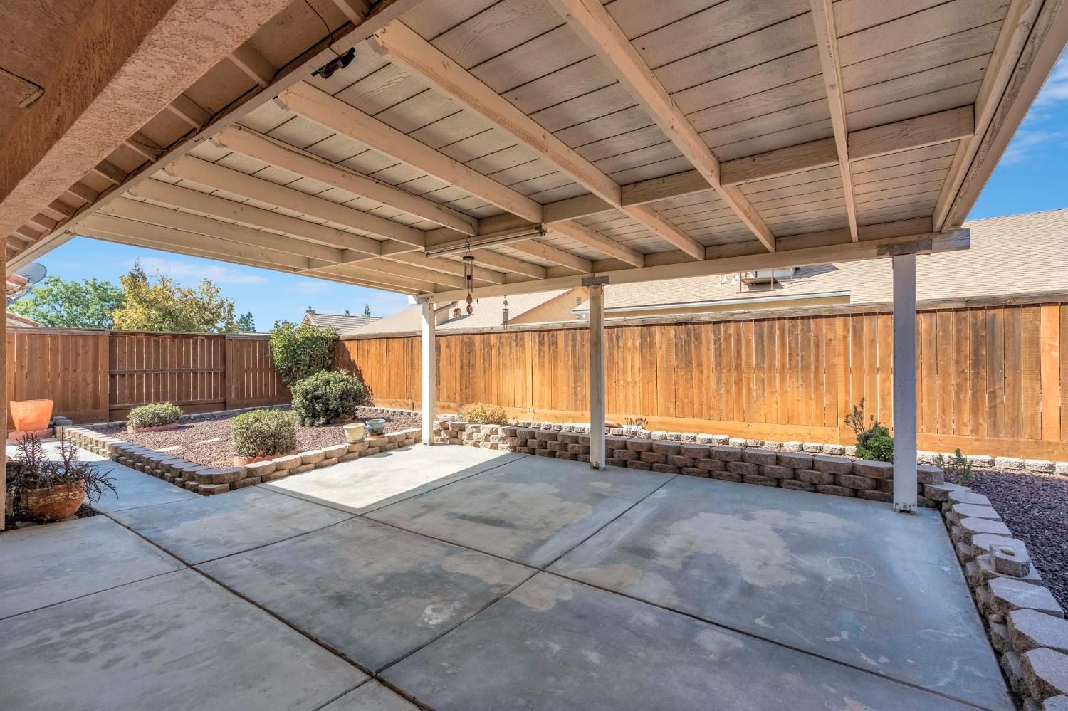 1030 Imperial Dr, Madera, CA 93637
